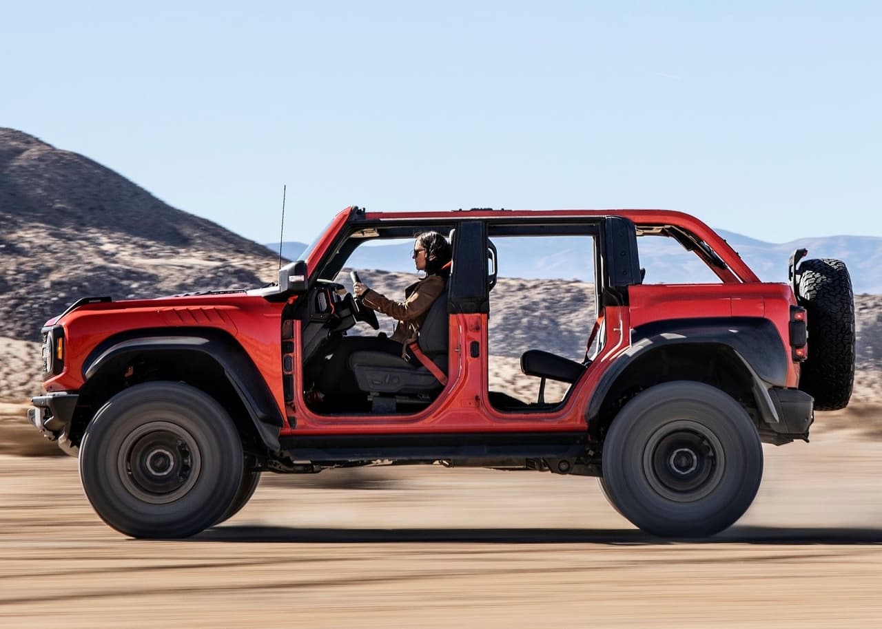 Ford recientemente presentó a la nueva integrante en su familia de SUVs: la Ford Bronco Raptor 2022.
