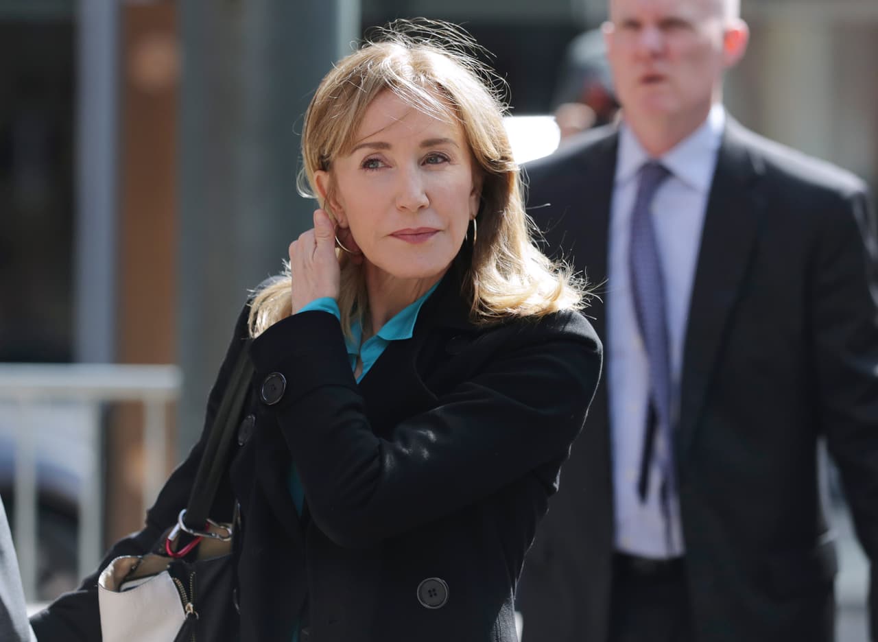 La actriz de 56 años admitió haber pagado a alguien para corregir la prueba de su hija y que pasara de 1,420 a 1,600 puntos.