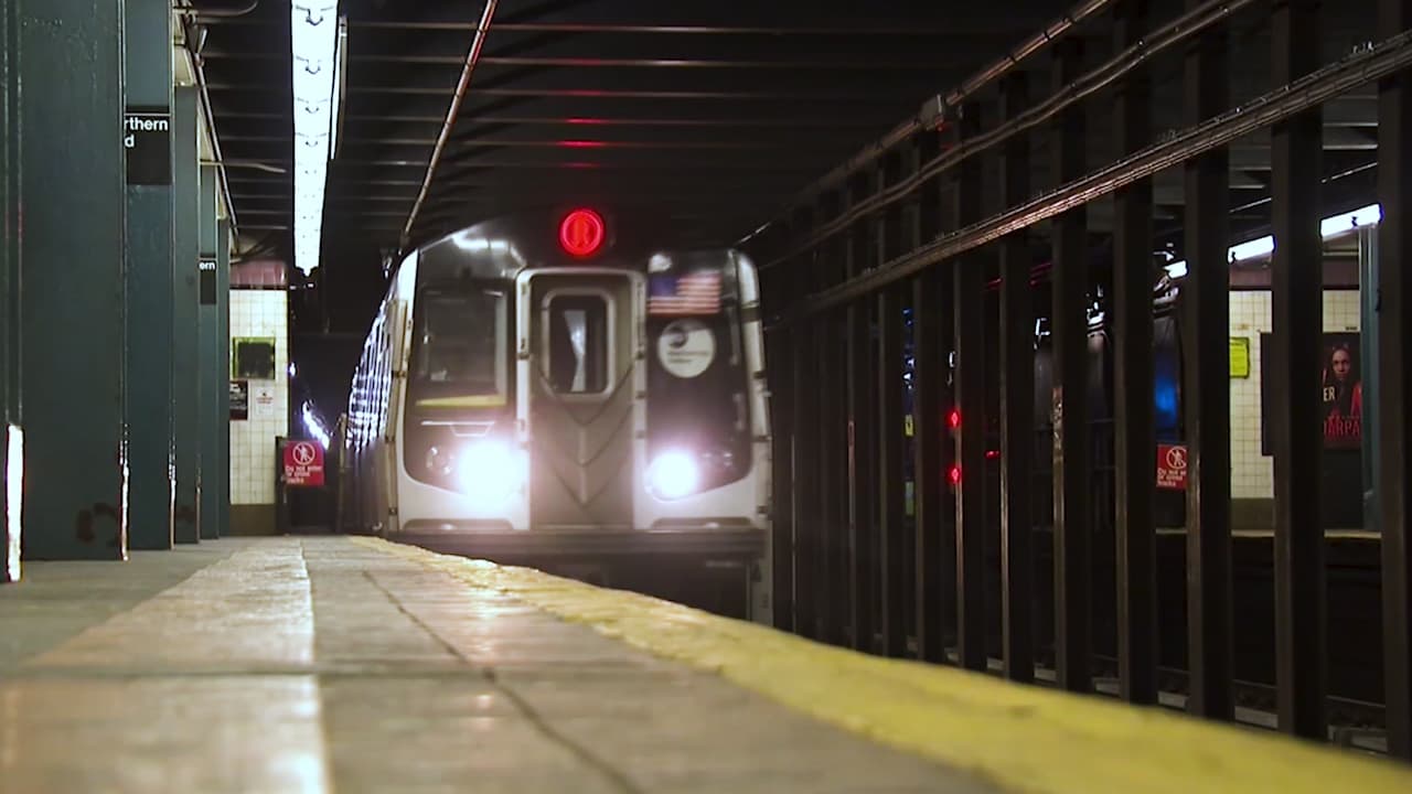 El tren más largo es el tren A. Inaugurado en 1932, a
<b>barca 31 millas,</b> extendiéndose desde Inwood en el norte de Manhattan hasta Rockaways y Richmond Hill en el sureste de Queens.