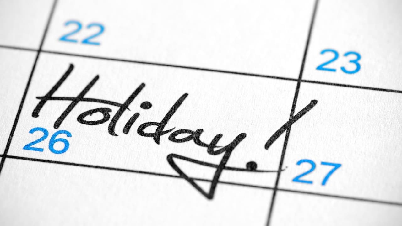 • 
<b>Nuevos días festivos estatales </b>(pero sin días libres de la escuela o el trabajo): Pensilvania agregó 
<b>algunos días festivos </b>más al calendario de sus residentes para rendir homenaje al sacrificio y servicio de los veteranos y los servicios de emergencia. El 6 de marzo es ahora el Día de los Veteranos del Golfo Pérsico. El 7 de octubre es el Día de los Veteranos de la Guerra Global contra el Terrorismo y el 27 de septiembre es el Día de los Primeros Respondedores.
<br>
<br>