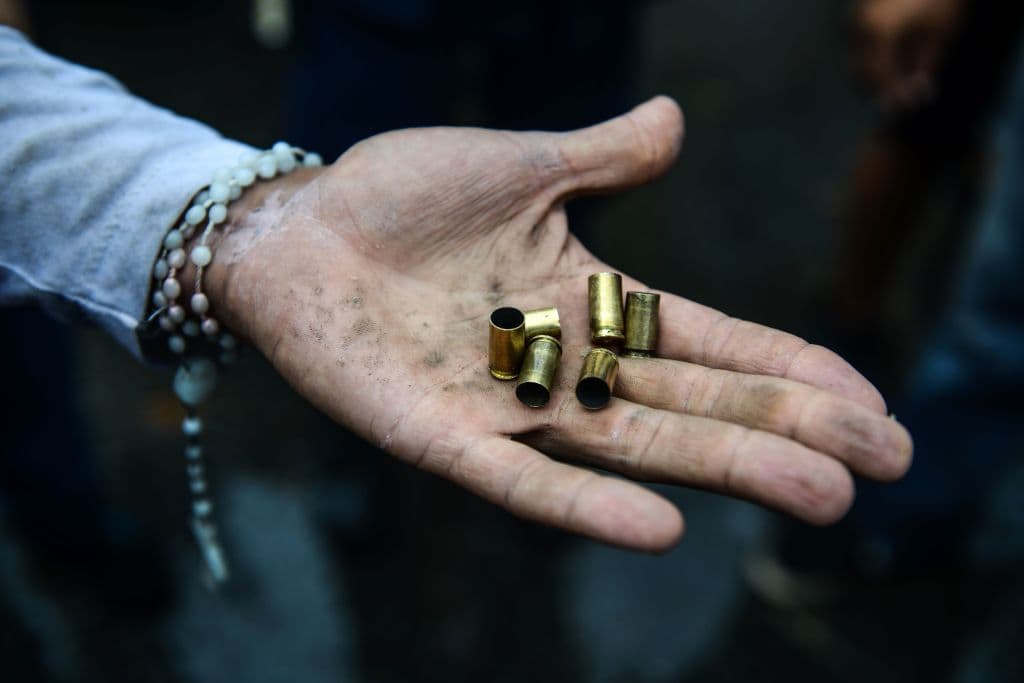 Casquillos de pistola fueron recogidos del asfalto luego de los enfrentamientos del 19 de junio en Caracas.