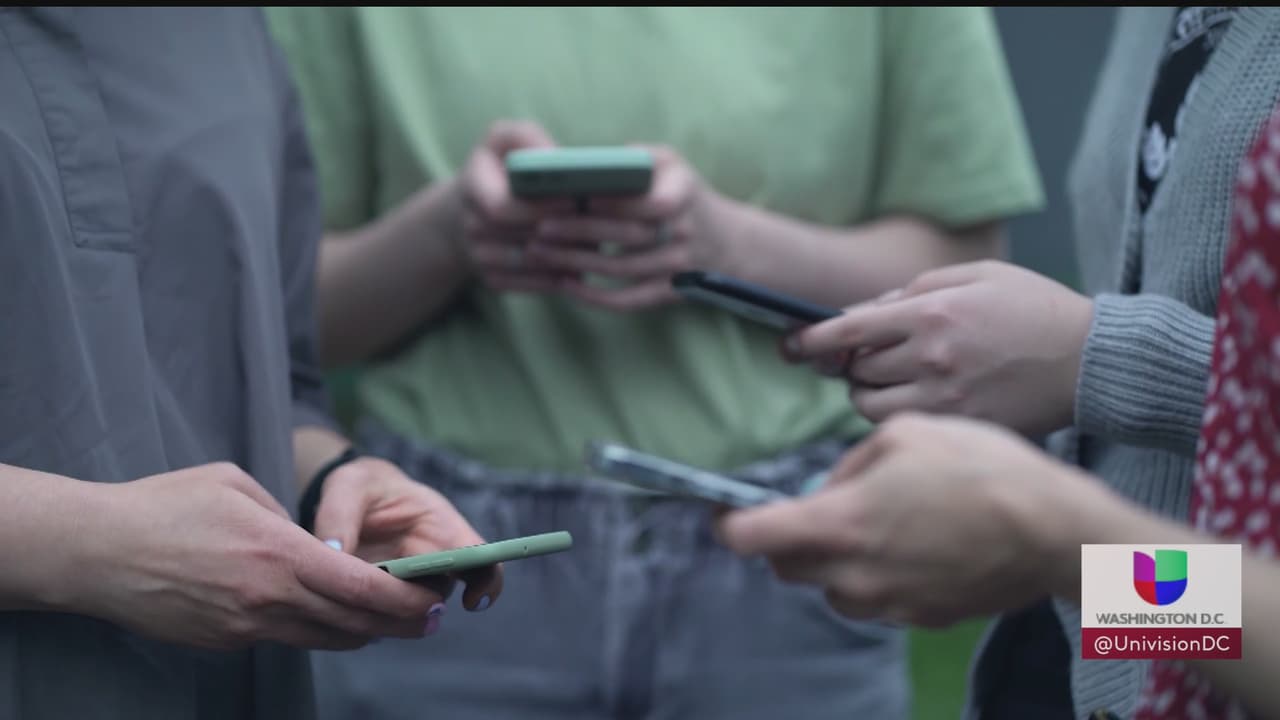 Por qué los padres de familia deben supervisar las redes sociales de sus hijos