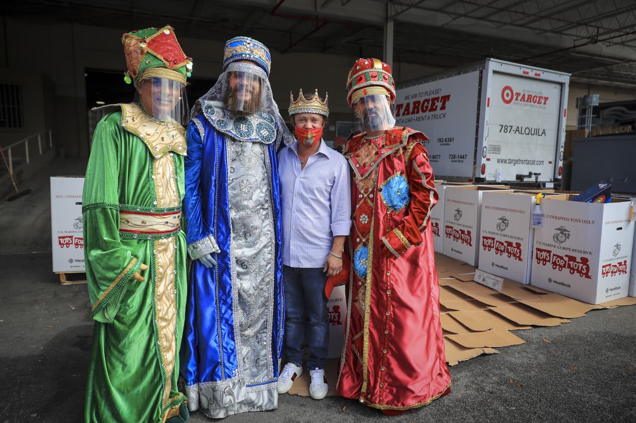 “Toys for Tots, es la organización más grande en los Estados Unidos que entrega juguetes a niños y jóvenes durante la temporada navideña", afirmó Pierce, quien actualmente es el vicepresidente de la Fundación en Nueva York y donó los juguetes que se entregaron hoy.