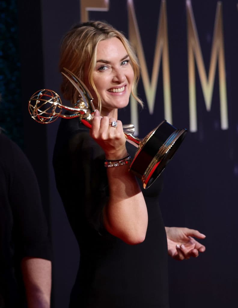 La protagonista de ‘Titanic’ ha hablado en diferentes ocasiones sobre el estigma que existe hacia las mujeres de mediana edad en la industria y en los espacios públicos, pero se mostró especialmente orgullosa de representarlas en ‘Mare of Easttown’.