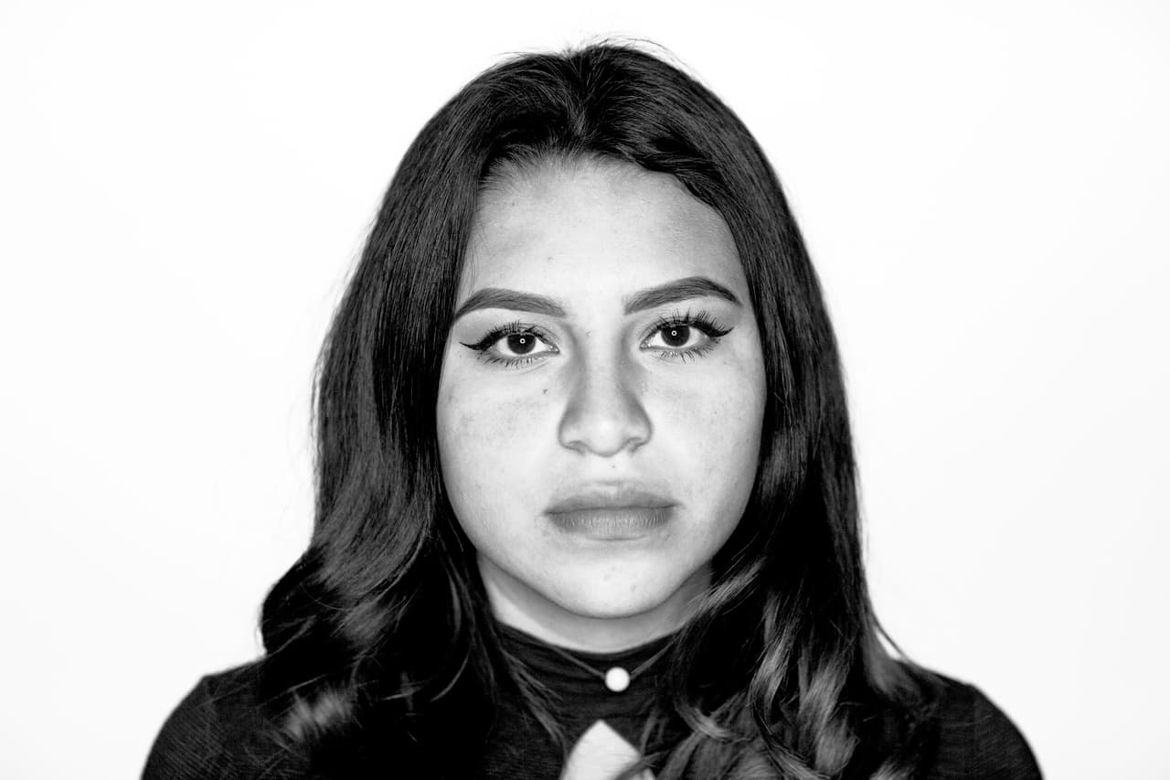 <b>16 años en EEUU. </b>Llegó al país con un año de edad desde Guatemala. Es beneficiaria de Daca y estudia enfermería en la universidad. “Mi padre está en peligro, y estamos preparados para cualquier cosa. Hay mucho miedo, conozco a muchos que no salen de casa”.