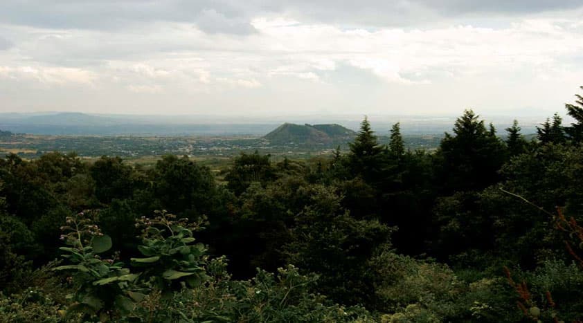 Su superficie de 65,721 hectáreas, incluye las 4,562 del Parque Nacional Lagunas de Zempoala y las 23,286.51 del Tepozteco, convirtiéndose en una zona de amortiguamiento para el Valle de Cuernavaca. 
<br>
<br>En este lugar se han registrado 315 especies de hongos, 10 especies de anfibios, 43 especies de reptiles, 1,348 especies de insectos y arañas, 237 de aves y 7 tipos de vegetación. Además de bosques de pino, oyamel y encino.
