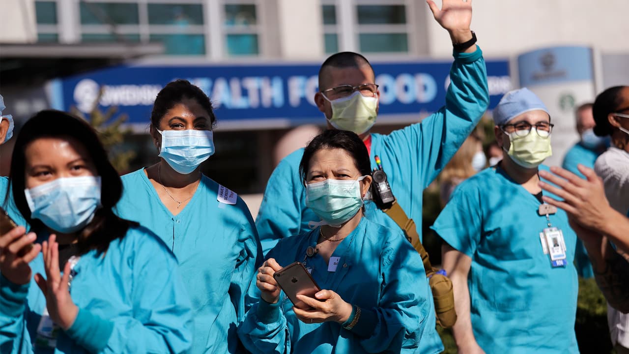 California aumenta el salario mínimo para trabajadores de salud: lo que debes saber