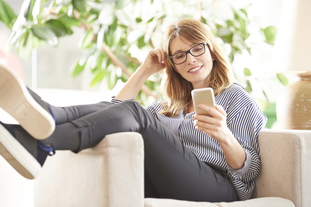 Parte de este fenómeno - y que ha sido también estudiado, es la telepatía "telefónica", en la que varias veces nos ocurre que adivinamos quién es la persona que nos está llamando, antes de que revisemos el teléfono, tras un "presentimiento" o conexión misteriosa al instante.