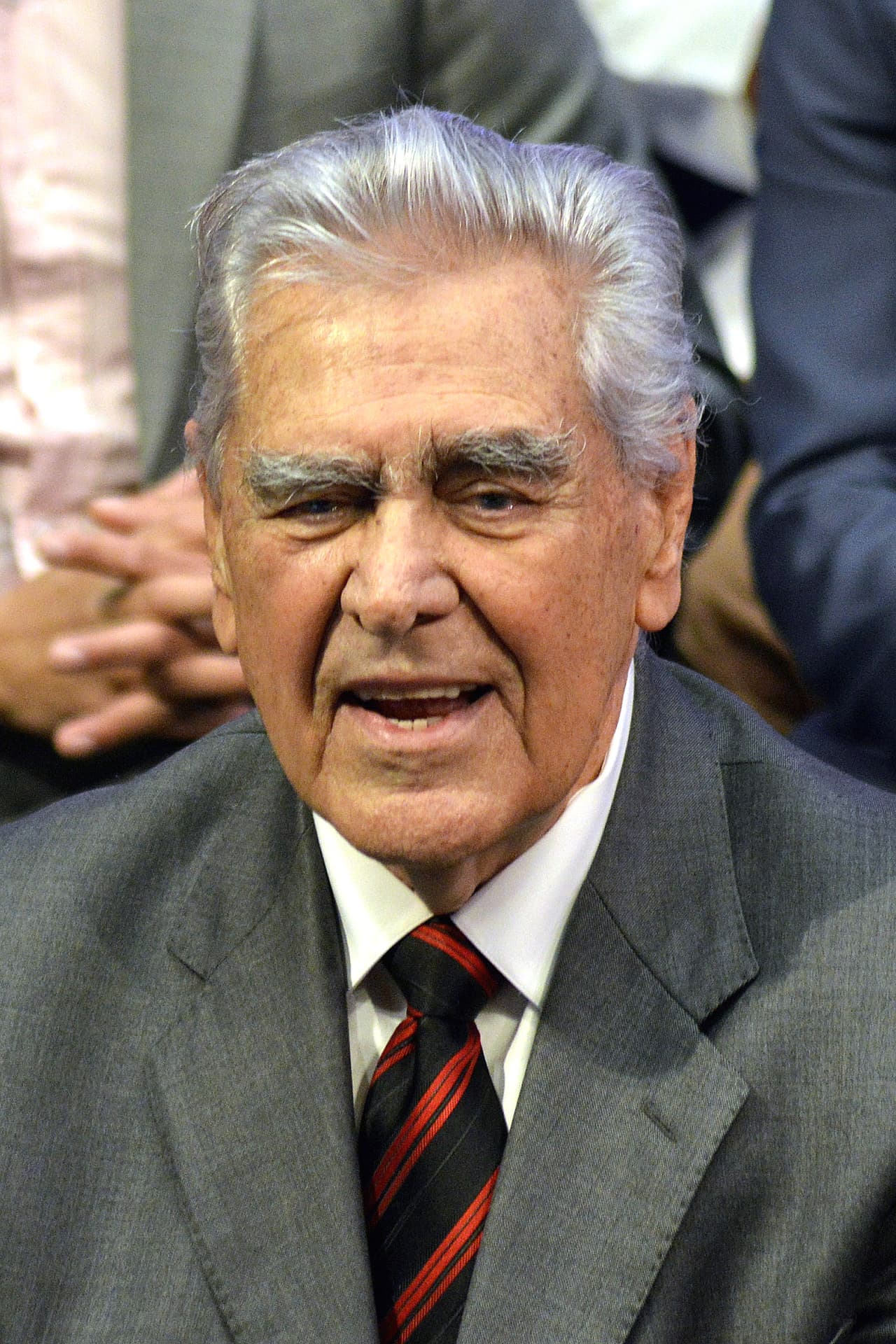"Te pueden afectar en tu trabajo, porque 
<b>creen que te estás muriendo</b> o estás muy mal, ya demasiado nos ha castigado la pandemia", argumentó.