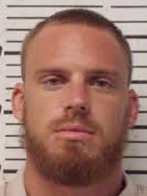 Casey Glenn King, de 27 años, fue detenido bajo una fianza de $ 17,500 por la venta de sustancias ilegales. 
<br>