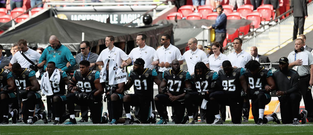 En el Wembley Stadium, los Jacksonville Jaguars también se arrodillaron en el himno nacional.