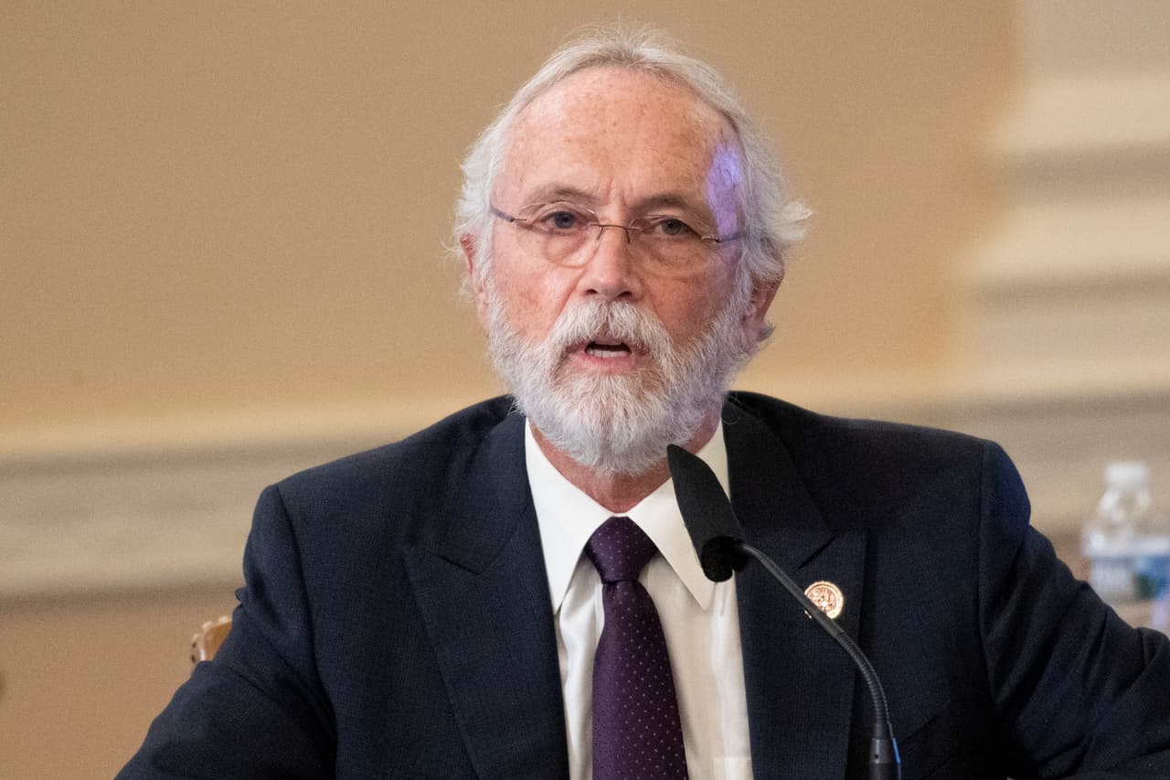 <b>Dan Newhouse (estado de Washington). Ganó. </b>Newhouse superó cómodamente a Loren Culp, el competidor de su partido al que Donald Trump le dio su apoyo.
<br>
<br>Con el 25,5% de los votos, el republicano avanzó a las elecciones generales por el distrito 4 de su estado junto con el demócrata Doug White (que obtuvo el 25,1%), con quien competirá en noviembre. 
<br>
<br>El candidato de Tump, Culp, quedó en tercer lugar con el 21,6%.