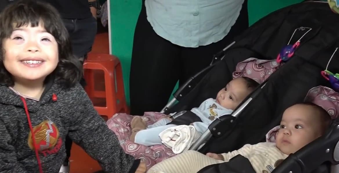 Por si fuera poca la angustia vivida hasta ahora, la pareja ahora tendrá que enfrentar tratamientos costosos 
<b>para que los niños no tengan dificultades para caminar en un futuro. </b>
<br>