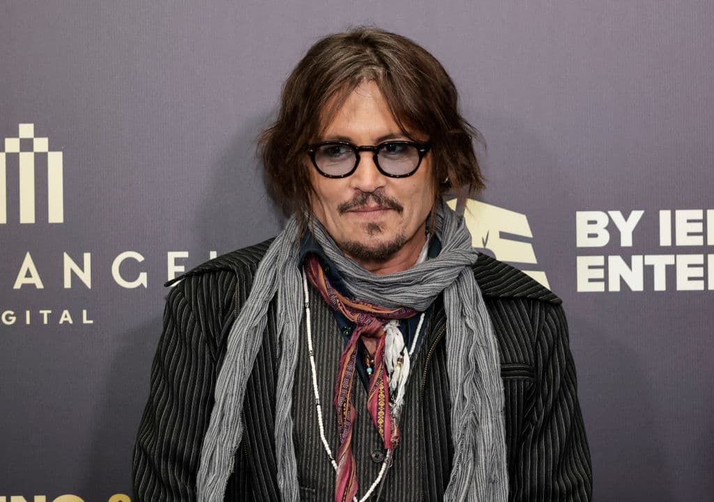 A pesar de su talento, la reputación y carrera de Johnny Depp quedó entredicha en 2016, cuando 
<a href="https://www.univision.com/deportes/ellas-han-sido-las-mujeres-que-han-marcado-la-vida-de-johnny-depp-fotos">Amber Heard</a> le pidió el divorcio bajo el argumento de que sufrió violencia doméstica.