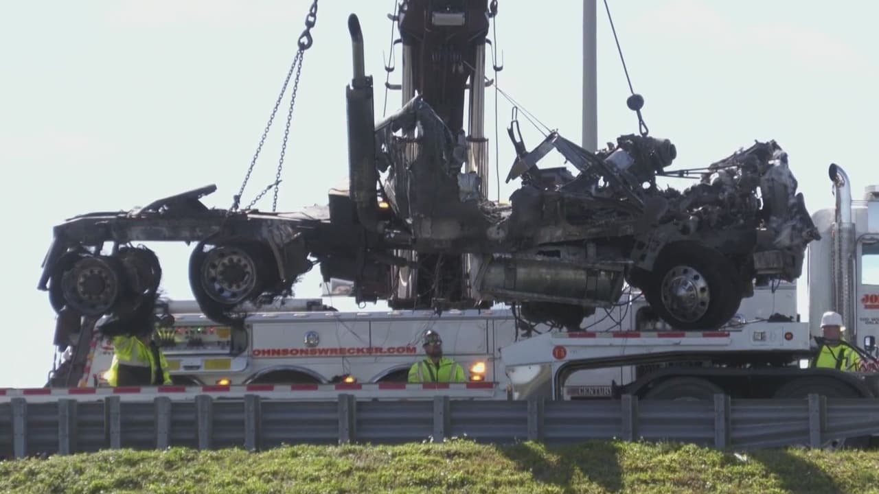 Accidente vehicular causa el incendio de dos camiones en State Road 528 en Orlando