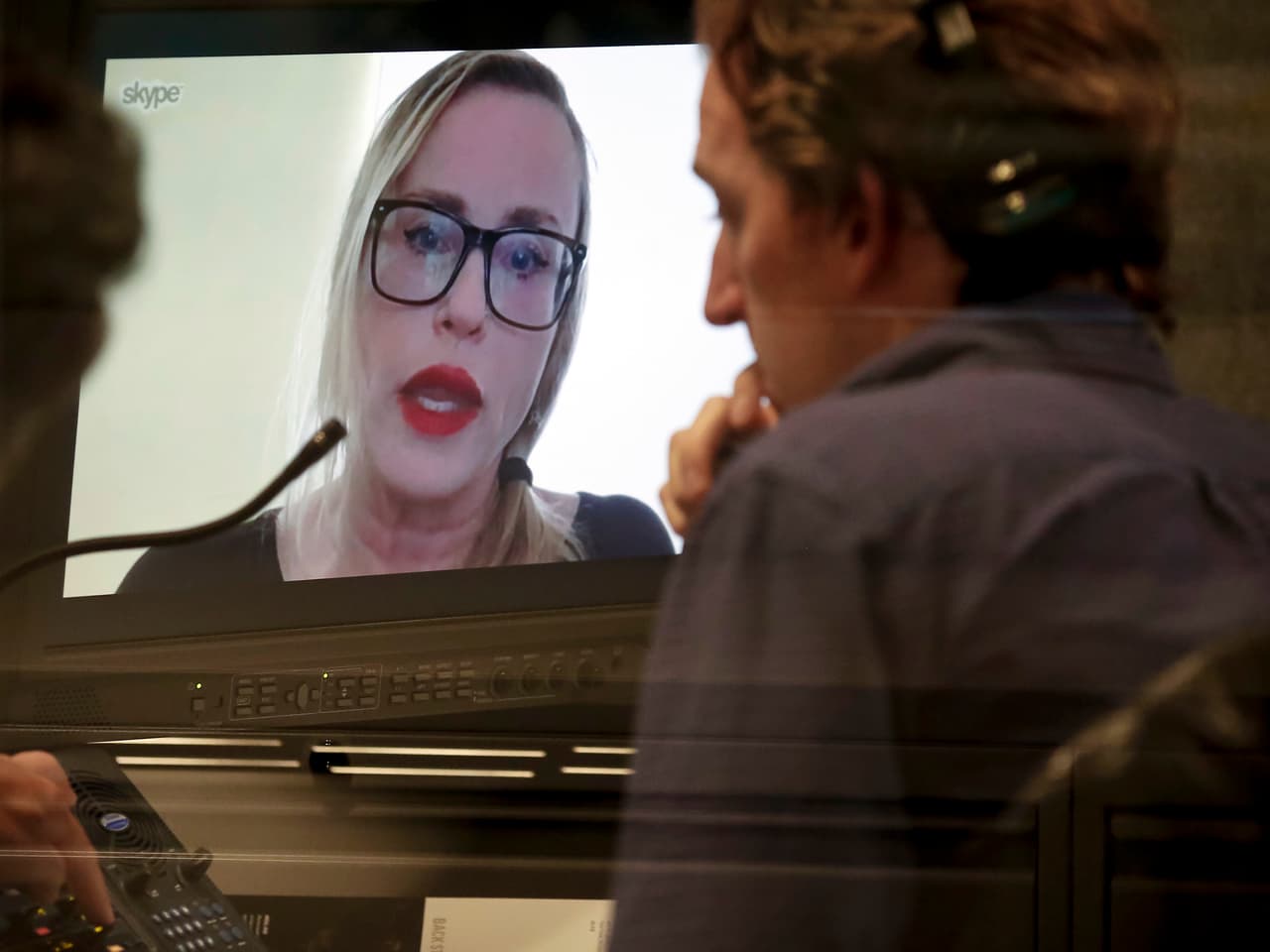 Obligaba a mujeres a ver porno y se llamaba a sí mismo 'vibrador': las denuncias contra el editor de US Weekly