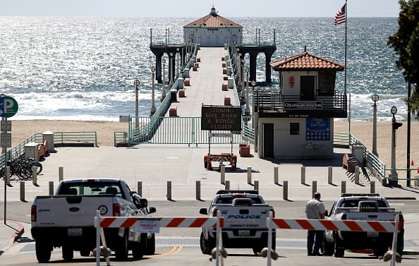 Los muelles y las playas cerradas también formaron parte de los días más oscuros de la pandemia en California. Los cierres fueron un esfuerzo local para frenar aglomeraciones que impiden el cumplimiento de los 6 pies de distancia entra cada persona.
<br>