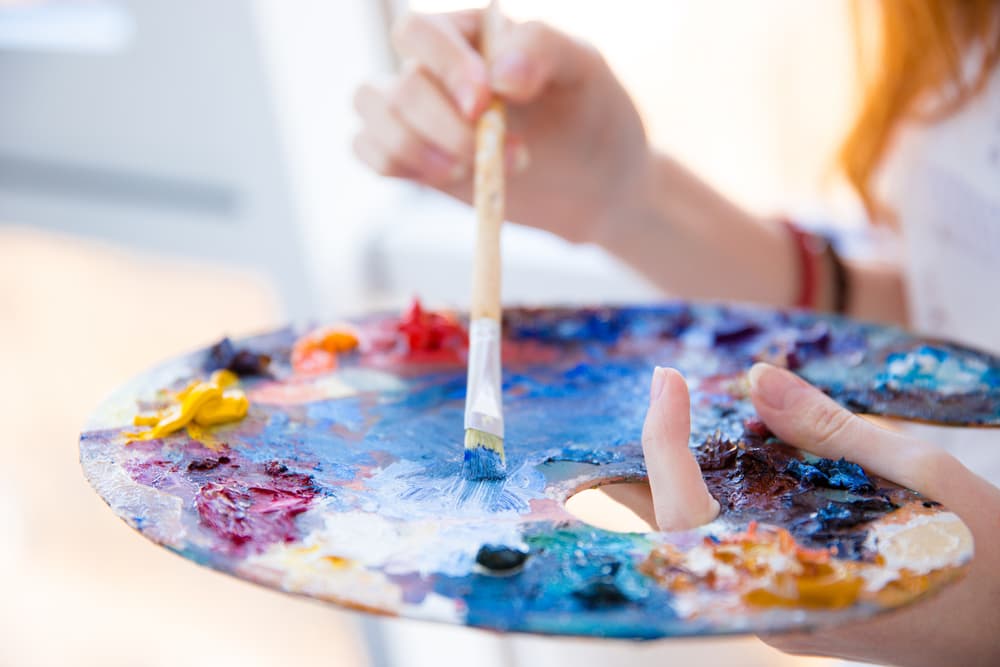 <b>LIBRA</b>
<br>Necesitan un balance en tu vida, y entre tanto caos y ansiedad, deben aprender a relajarte más. Tomen un hobbie artístico, como por ejemplo, pintar. No importa que no sepan nada, simplemente anímense a dibujar o expresar cómo se sienten en un lienzo o papel.