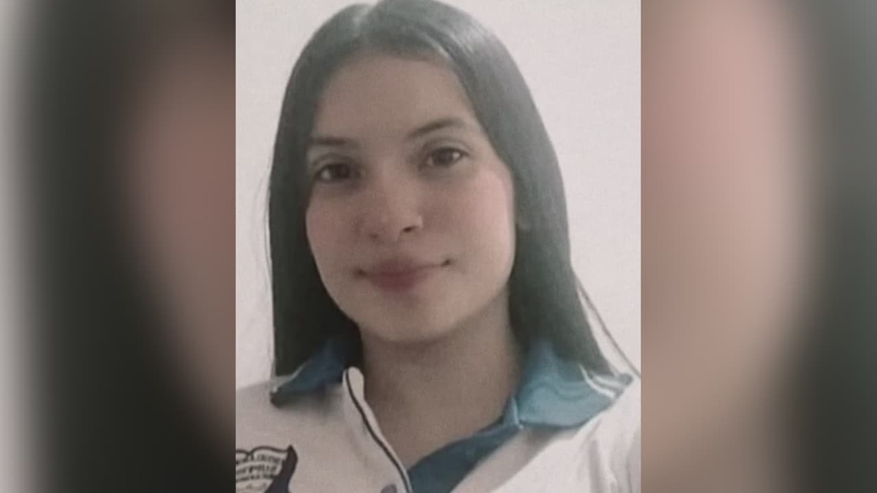 <b>Niña de 14 años es asesinada dentro de un túnel para robarle el celular</b>
<br>
<br>Sus compañeros de escuela se manifestaron en contra de la violencia y los continuos robos que se han registrado en Colombia. La muerte de Nicol Valentina no es la única que ha ocurrido a causa del robo de teléfonos móvil.