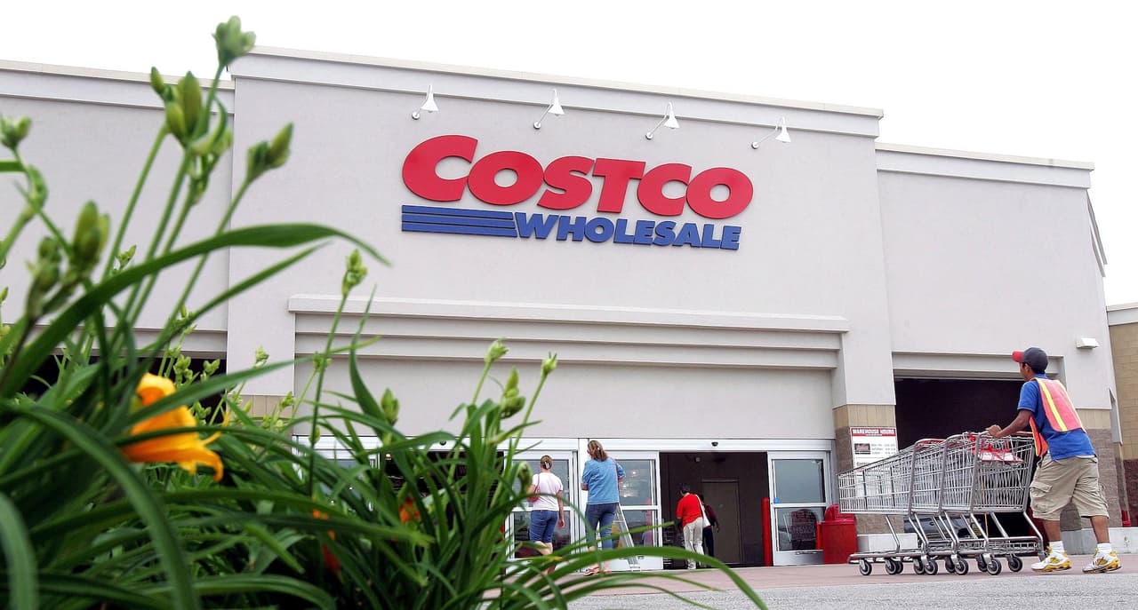 Costco tiene diferentes posiciones abiertas en sus 23 locales en Illinois. Para aplicar o mas información visita su pagina 
<a href="https://www.costco.com/jobs.html" target="_blank">web</a>.