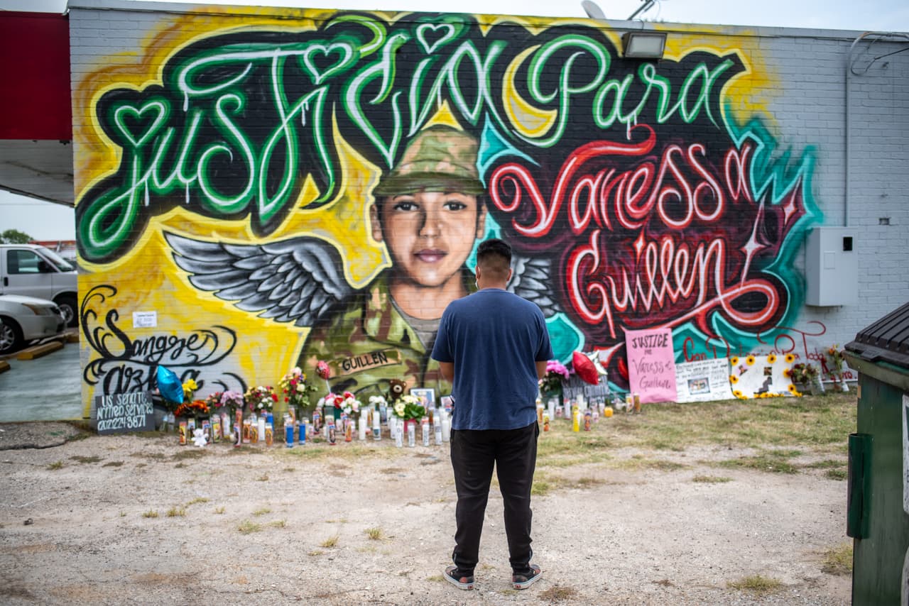 “La idea empezó viendo a la mamá de Vanessa suplicando que encontraran a su hija”, dijo Mónica Maldonado, creadora del mural. “Yo tengo una hija que tiene 23 años y no me podía imaginar lo que estaba sufriendo su mamá”, agregó.