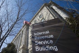 Los residentes de Georgia solteros que tengan ingresos de hasta 75,000 dólares, o parejas que ganen hasta 150,000 dólares al año, se beneficiarían de 
<a href="https://www.univision.com/noticias/politica/democratas-buscan-entregar-3-000-por-hijo-en-paquete-de-ayuda-de-biden">esta ley que busca combatir la pobreza infantil </a>y expandir los beneficios directos en efectivo a las familias estadounidenses.
