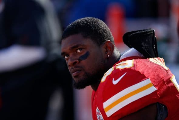 Un caso parecido al de Benoit fue el del linebacker de los Jefes de Kansas City Jovan Belcher, quien se suicidó tras asesinar a su novia.