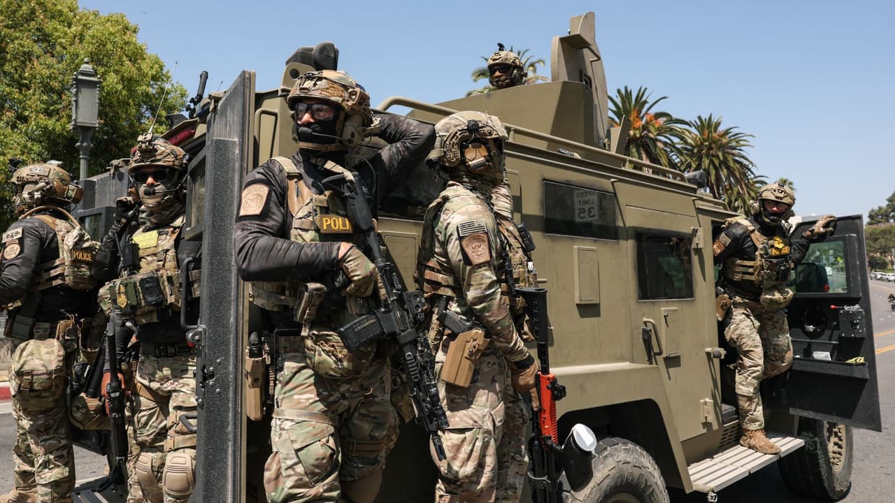Imágenes del despliegue de agentes federales en Los Ángeles que causó pánico en la comunidad