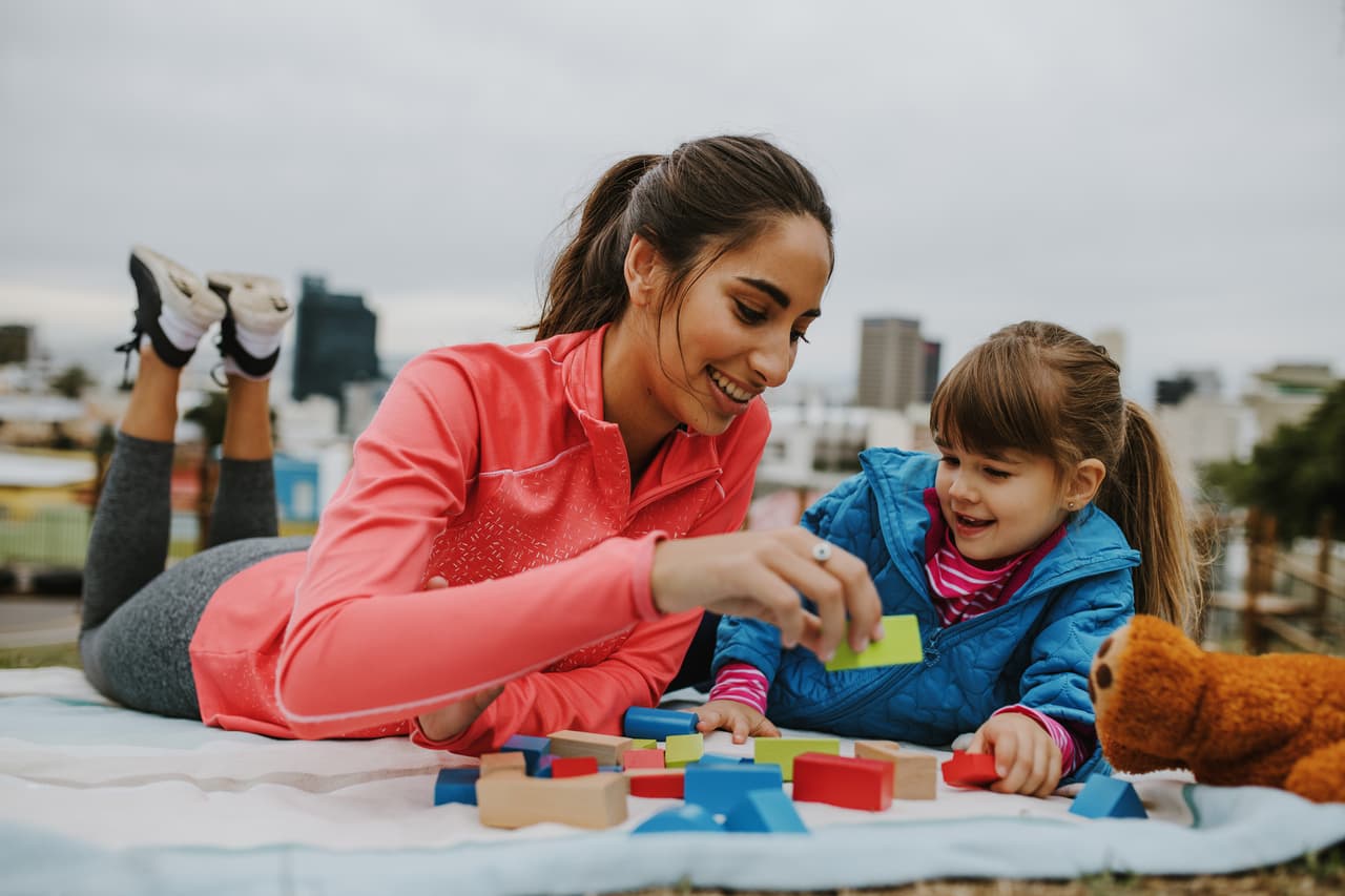 <b>Trabajadores de cuidado infantil</b>
<br>
<br>
<b>Salario promedio: 30,310 dólares al año.</b>
<br>
<br>Estos trabajadores atienden a los niños en escuelas públicas y hogares de cuidado. Aunque la paga es baja este empleo en una institución pública brinda al trabajador seguridad laboral.
<br>