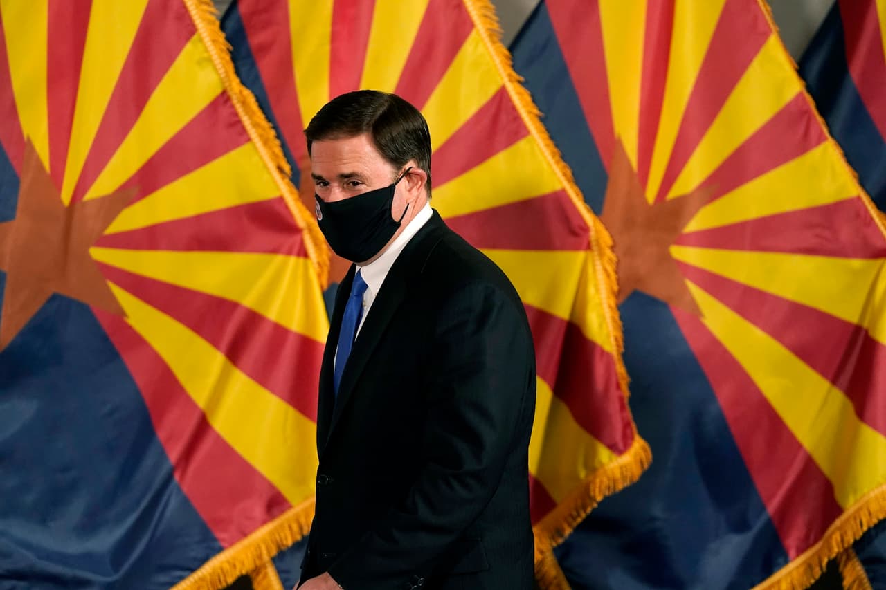 Presentan quinta demanda en Arizona por los resultados electorales esta vez en contra del gobernador