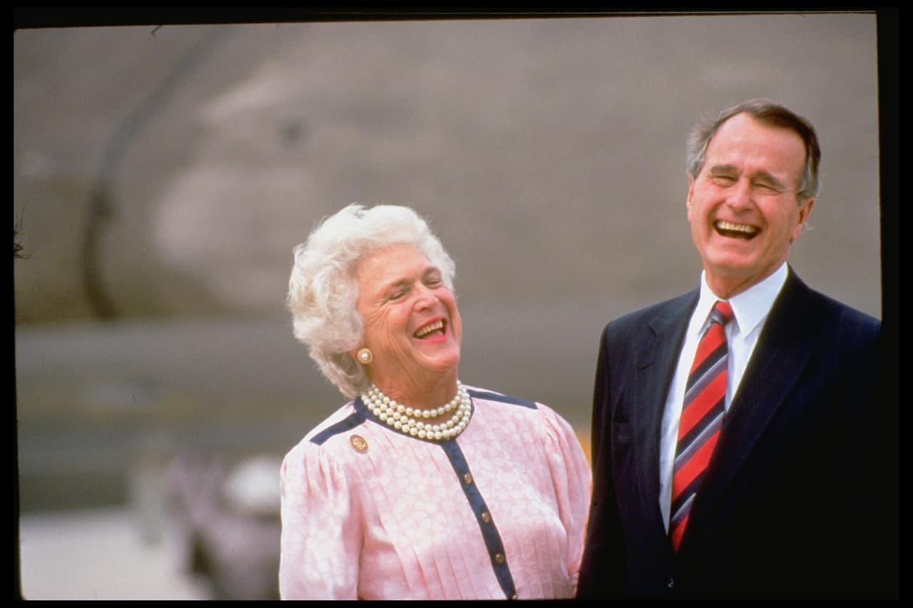 Aquí, la pareja llegando a la Convención Nacional Republicana en la que Bush sería proclamado candidato presidencial.