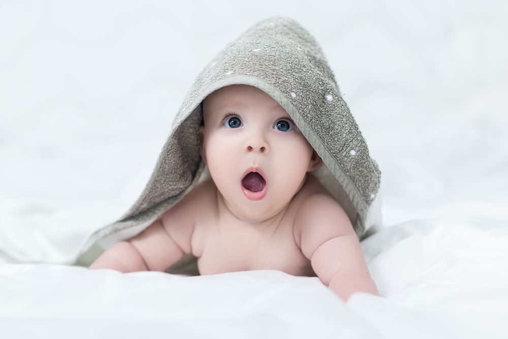 <h3 class="cms-H3-H3">Soñar con bebés </h3>
<br>Soñar con un bebé por lo general es un buen augurio. Como te lo mencionamos, un bebé es señal de un nuevo comienzo, nuevos planes, el inicio de un nuevo camino. Este sueño suceda después de atravesar una etapa difícil. 
<br>