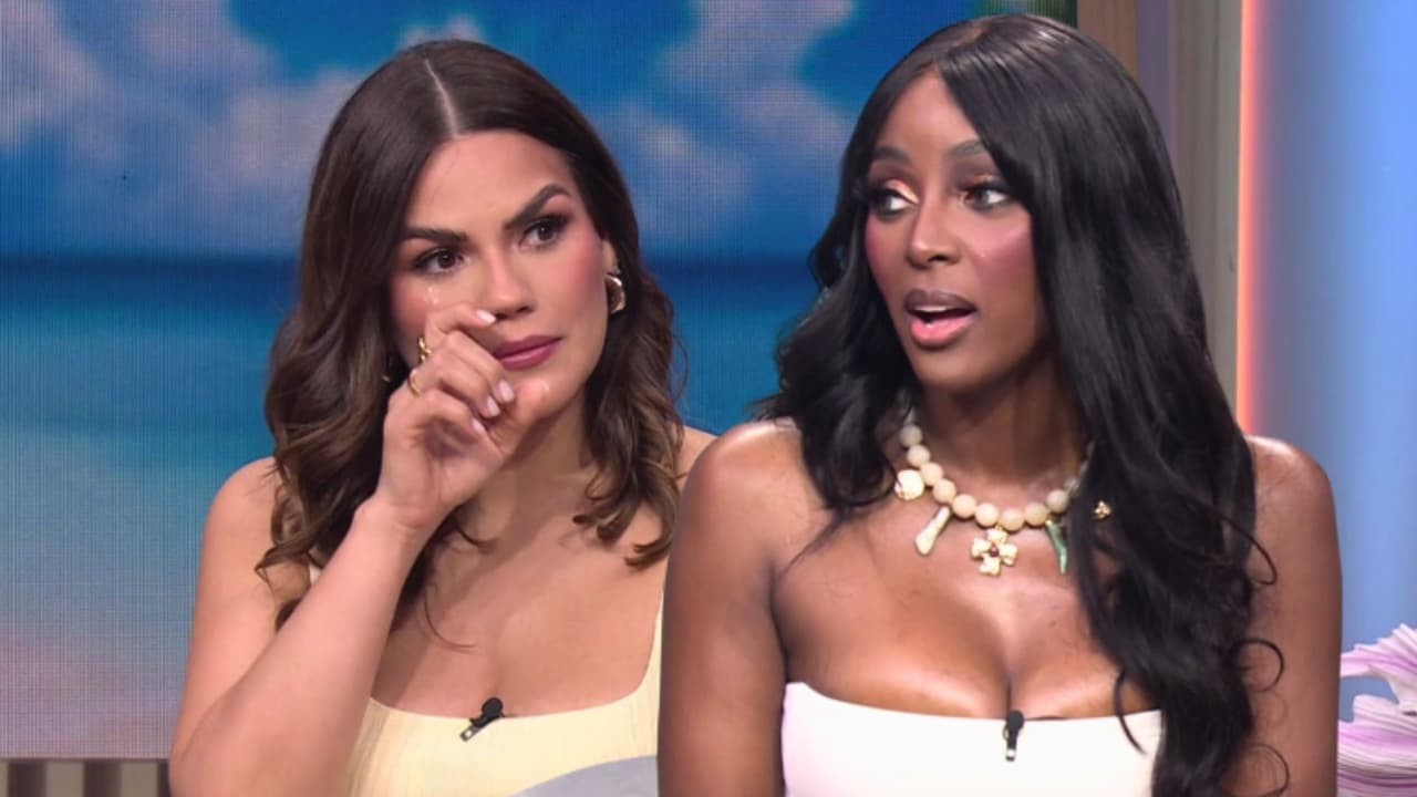 Karina Banda llora con la reacción de un niño al recibir el perrito soñado