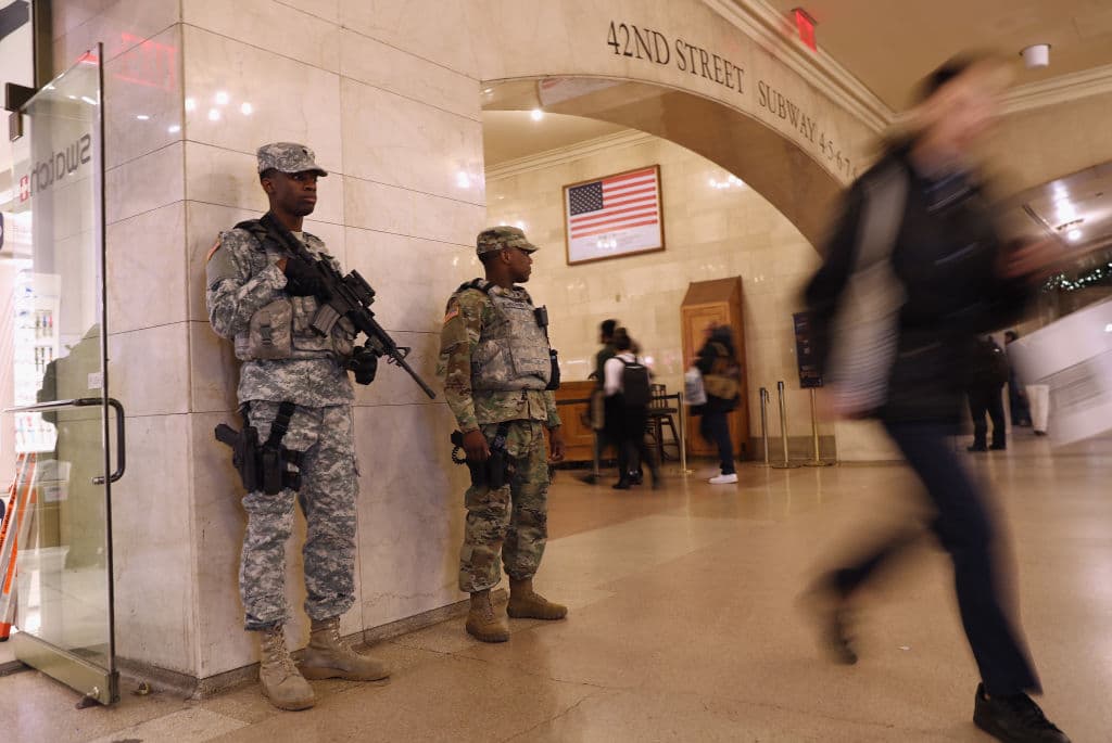 Pritzker activa la Guardia Nacional de Illinois en respuesta a las advertencias del FBI sobre amenazas ante inauguración de Biden