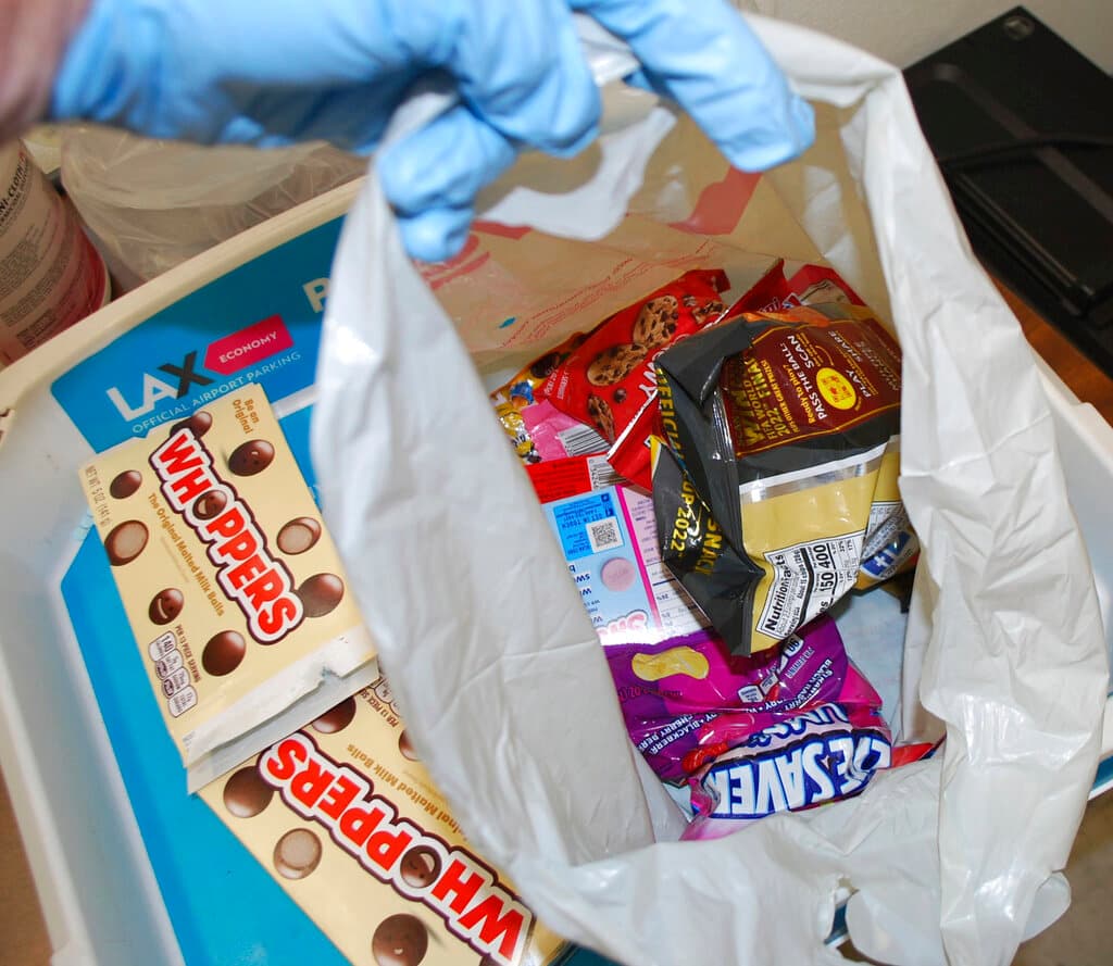 Al acercarse el día de Halloween, 
<a href="https://www.univision.com/local/los-angeles-kmex/cuidado-con-tus-hijos-en-halloween-autoridades-advierten-sobre-el-riesgo-de-dulces-alterados-con-fentanilo-video">las autoridades han alertado a los padres</a> sobre los dulces adulterados con drogas, incluyendo el fentanilo.