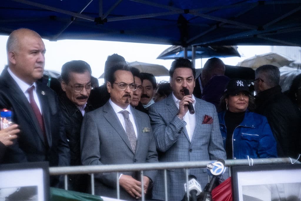 La presencia sorpresiva de Los Tigres del Norte añadió un elemento significativo al evento.