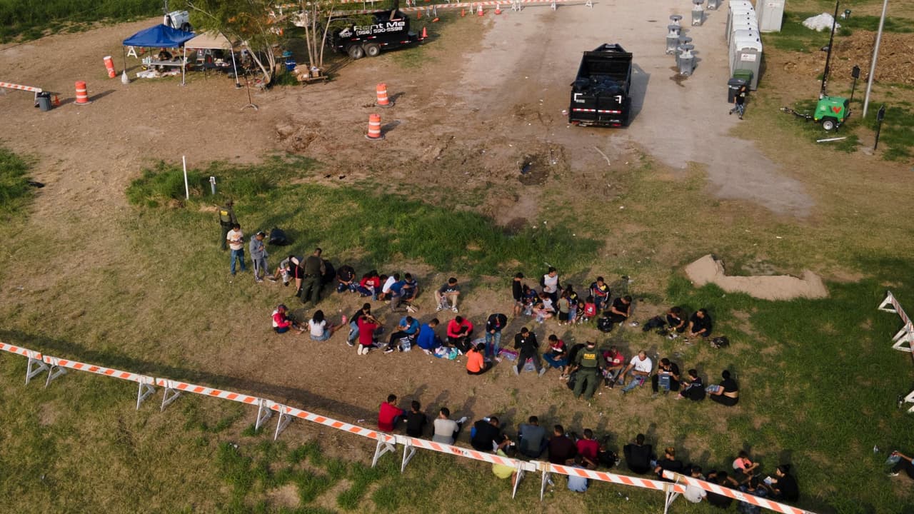 Texas podría aumentar a 10 años de cárcel como pena mínima para las personas que transporten inmigrantes indocumentados 