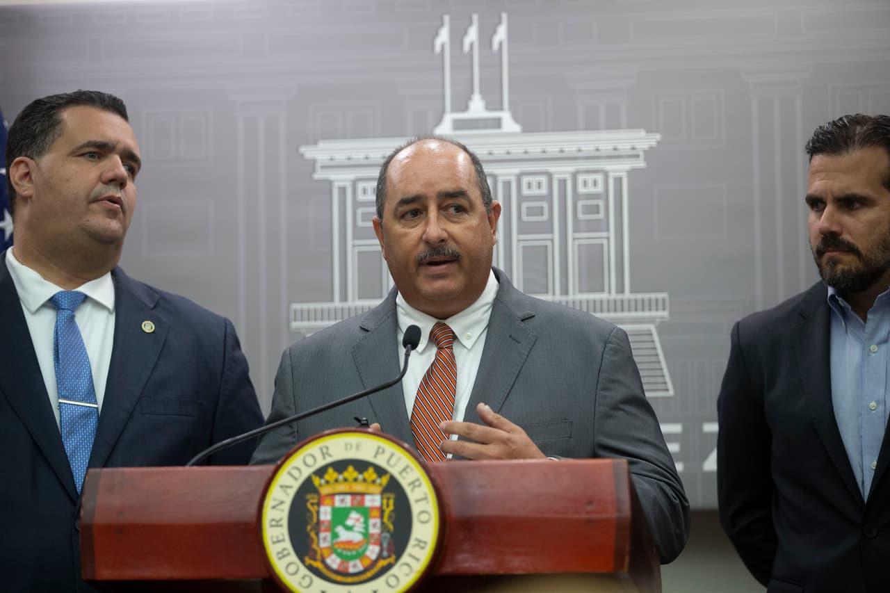 Por último, Carlos Flores, secretario de Agricultura también forma parte de la línea de sucesión.