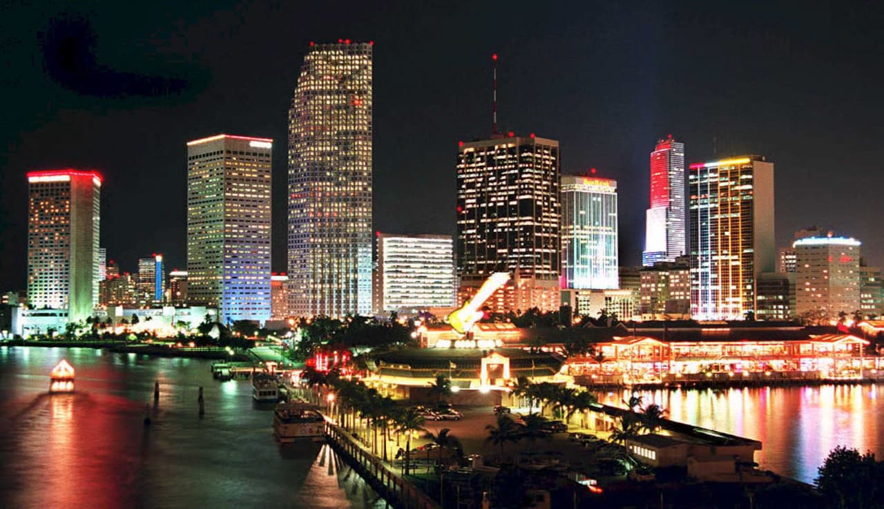 <h3 class="cms-H3-H3">11. Miami, Florida</h3>
<br>
<b>(Total: 39.70)</b>
<br>
<br>La gran 
<b>apertura a los inmigrantes, la poca brecha salarial entre géneros, sus puestos de liderazgo ocupados por mujeres y sus buenas oportunidades para jóvenes, son los rubros fuertes dentro de la investigación.</b>