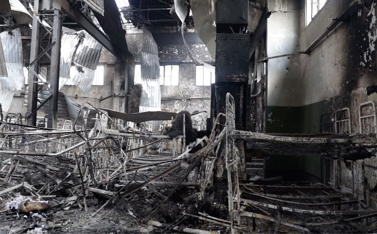 El 29 de julio, un ataque con misiles alcanza una prisión en la ciudad oriental de Olenivka, controlada por Rusia, donde estaban detenidos los soldados ucranianos capturados en Mariupol, matando al menos a 53. Ucrania y Rusia intercambian culpas por el ataque.