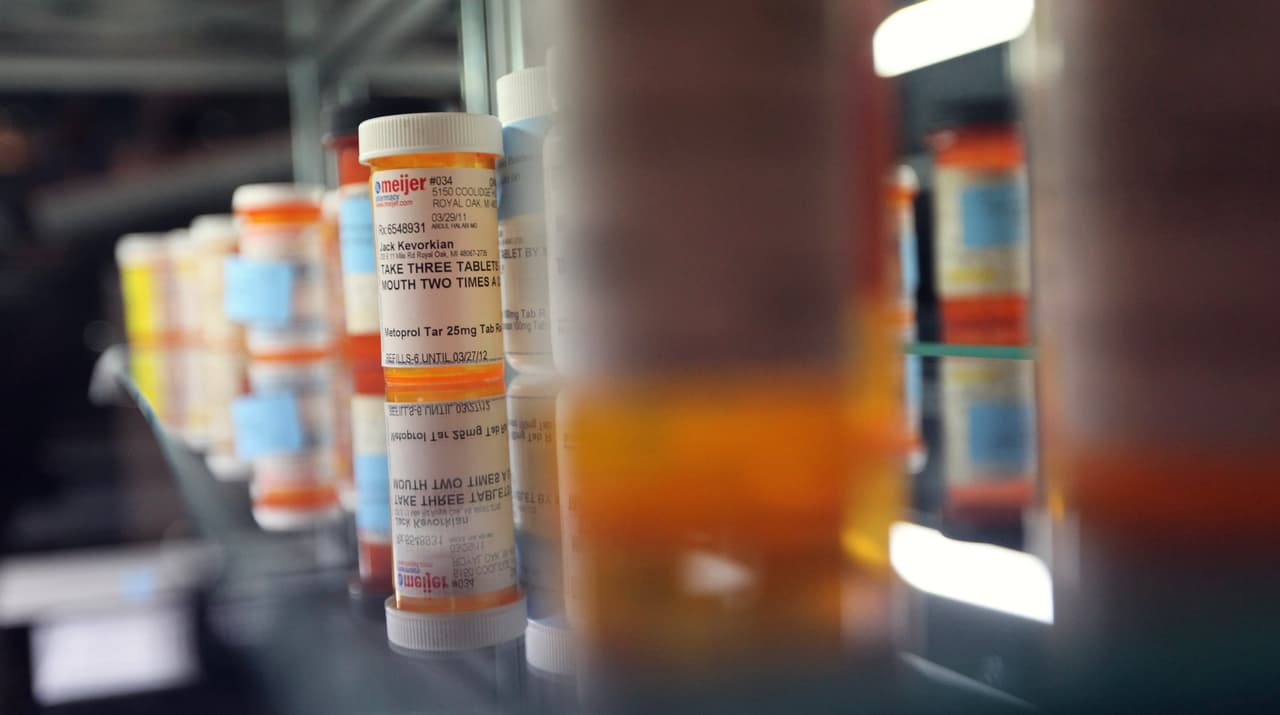 Si es posible, obtiene un suministro para 30 días de tus medicamentos recetados. Aunque muchos medicamentos recetados tienen límites de cantidad, puede pedirle a su médico que lo ayude a enviar un formulario de excepción.
