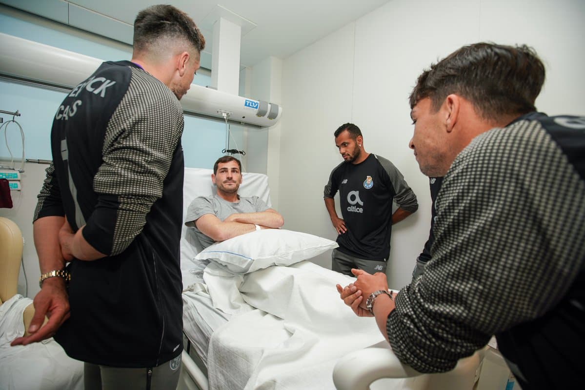 Héctor Herrera (izquierda) es el actual capitán del Porto, pero también brindó su respeto al legendario Iker Casillas.
