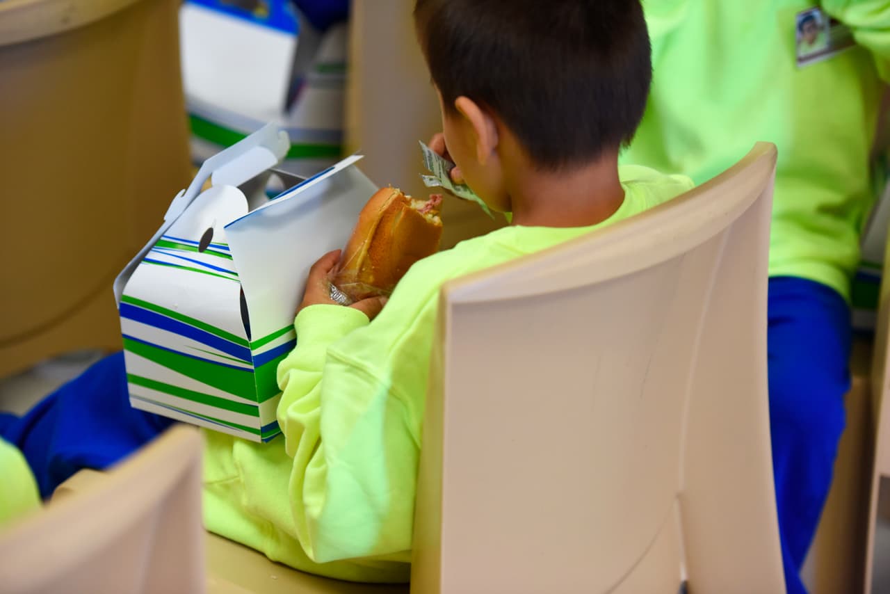La Ciudad de Nueva York puso en marcha su programa Summer Meals con el que ofrecerá comida gratuita a menores de 0 a 18 años. 
<a href="https://www.univision.com/local/nueva-york-wxtv/summer-meals-comida-gratuita-ninos-verano" target="_blank">Conoce más detalles y cómo aplicar: </a>