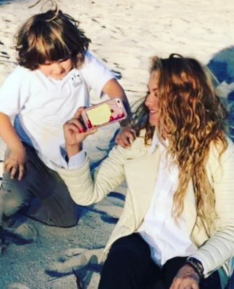 Colate dijo que cuando Andrea Nicolás está con él, el pequeño de 9 años tiene un celular para hablar exclusivamente con 
<b><a href="https://www.univision.com/temas/paulina-rubio">Paulina Rubio.</a></b>
<br>