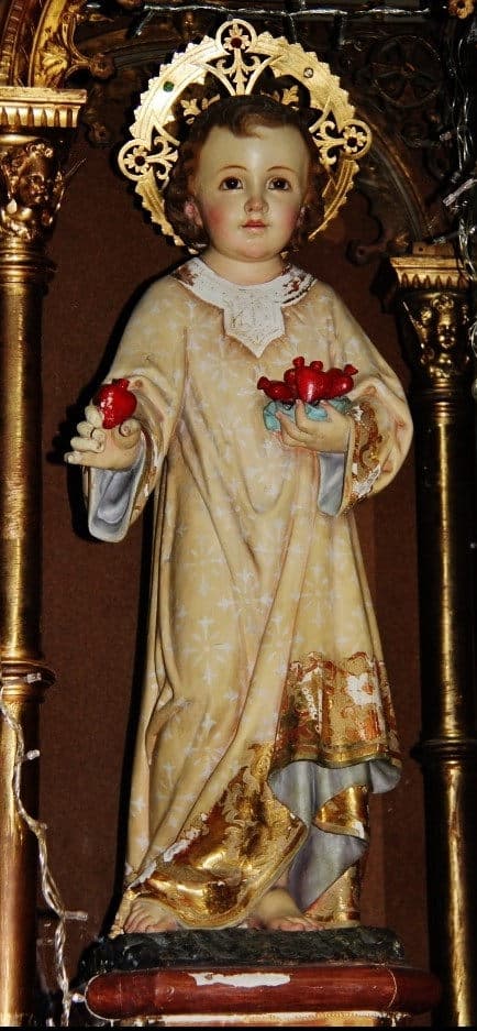 Sobre todo, el Santo Niño mueve corazones tiene fama de que puede ayudar a aquellas mujeres que tanto anhelan no sólo encontrar el amor, sino también convertirse en madres.