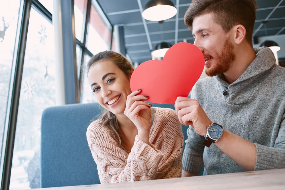 En la carta natal representa las cosas que nos gustan, lo que nos atrae y nuestro deseo de relacionarnos personal y socialmente. Venus se asocia también a la sexualidad y al impulso femenino.
