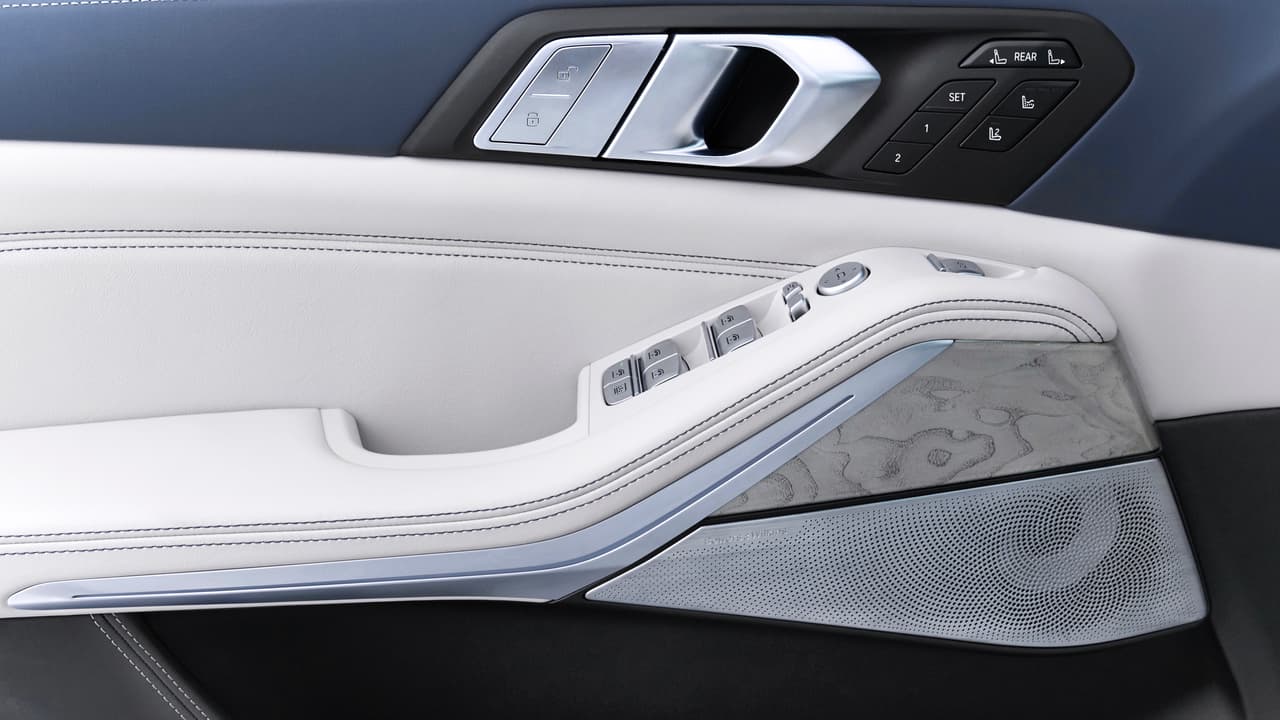 BMW X7 2020.