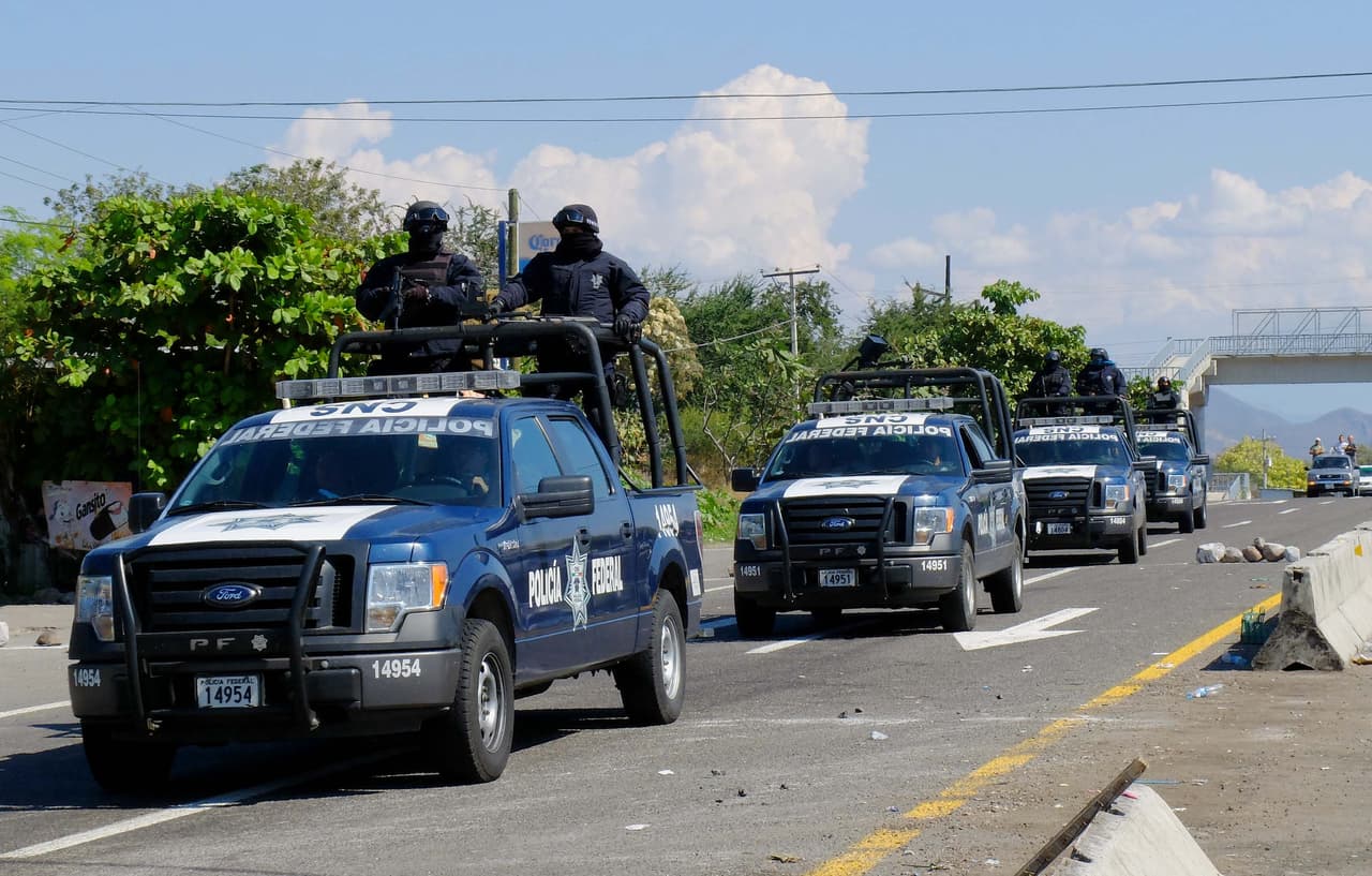 Comando asesina en Guerrero a dos jefes policiacos, a cinco agentes y fusilan a otros seis