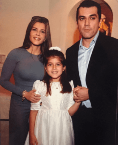 Al igual que Valentina, Gabriella Cataño no fue reconocida por el actor hasta que cumplió 5 años. A principios de la década de 2000, Jorge Salinas estuvo en una disputa legal con su ex, Adriana Cataño, luego de que él negara ser padre de la niña, quien nació en septiembre de 1995.