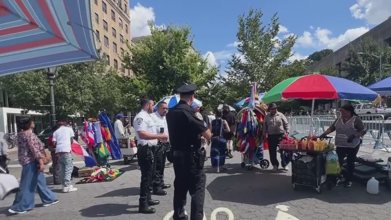 Familias con niños salieron desde temprano a las calles de Brooklyn para participar del desfile y la fiesta.
